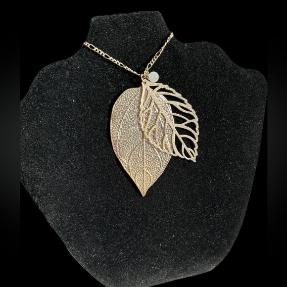 Gold Coloured Leaf Necklace Long - Picture 2 of 4